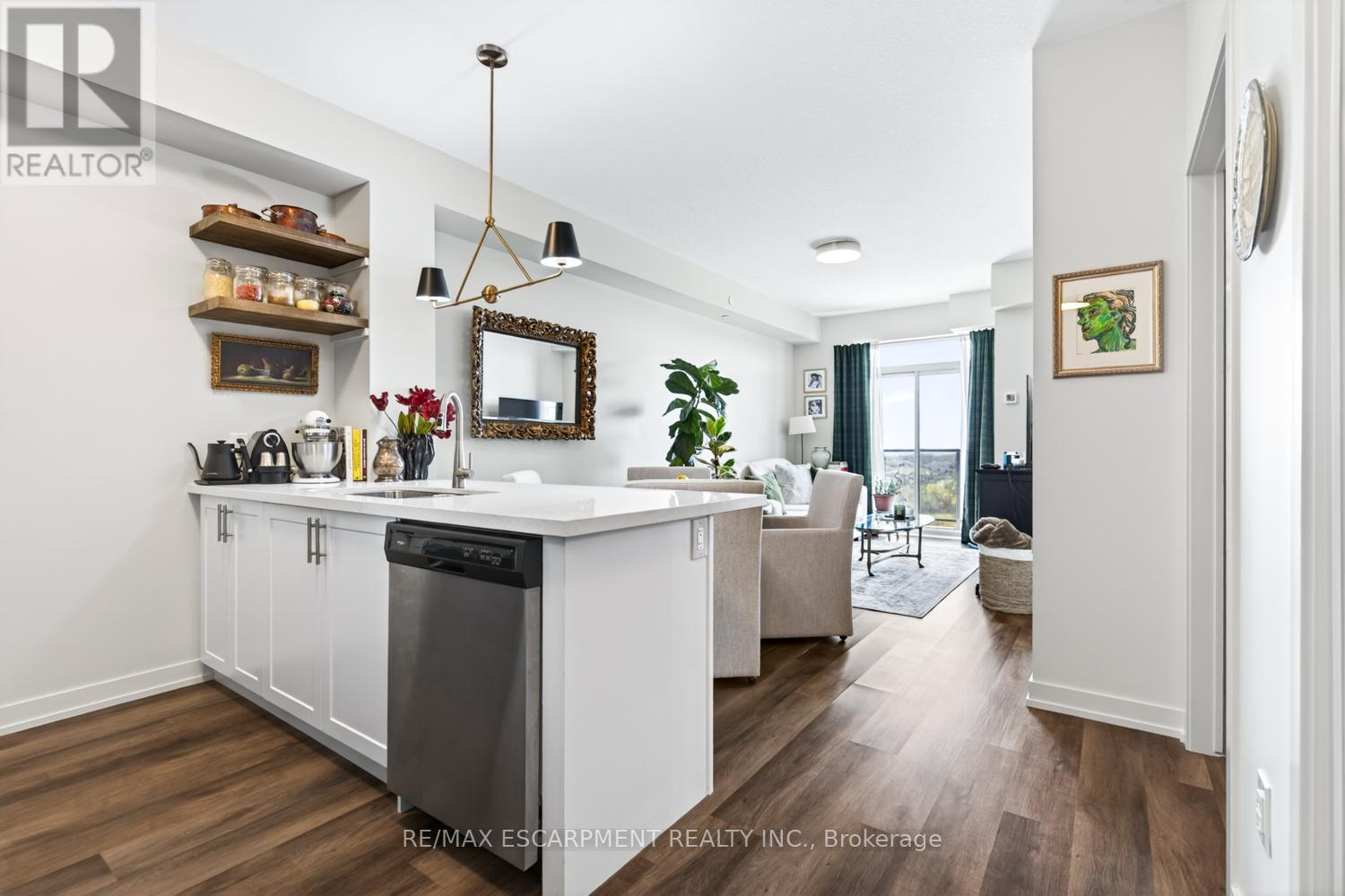#714 450 DUNDAS STREET E - 14