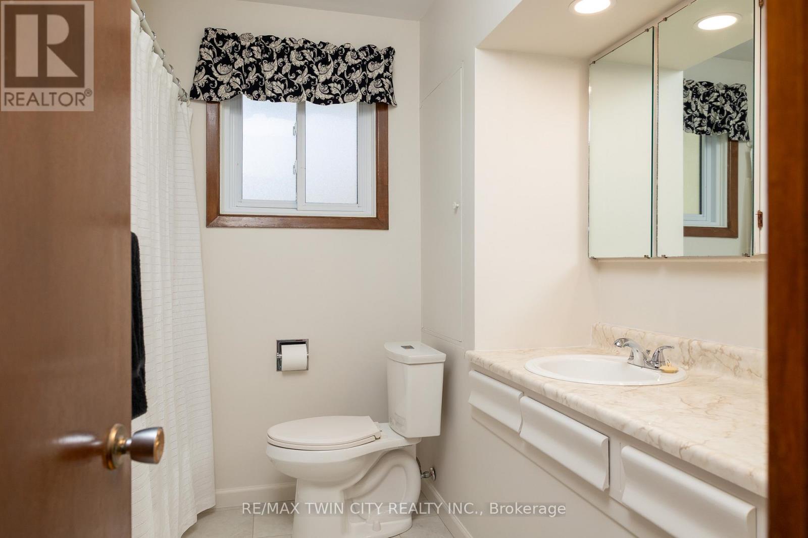 638 OAK PARK ROAD - 29