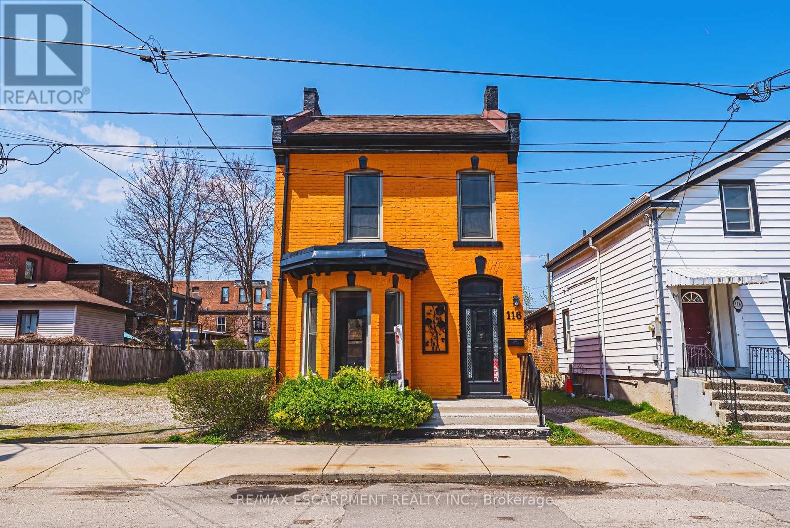 116 CATHARINE STREET S - 1