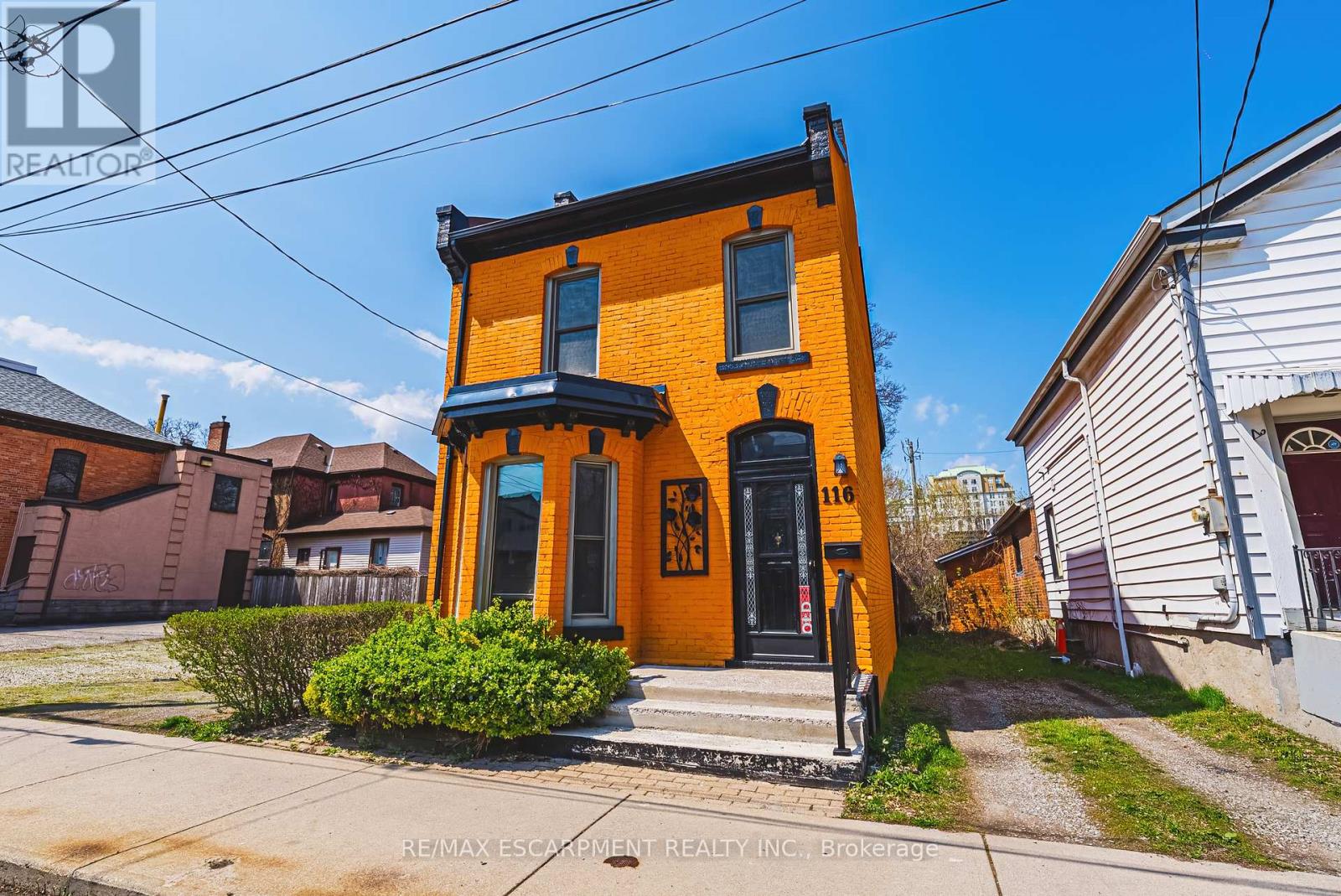 116 CATHARINE STREET S - 2