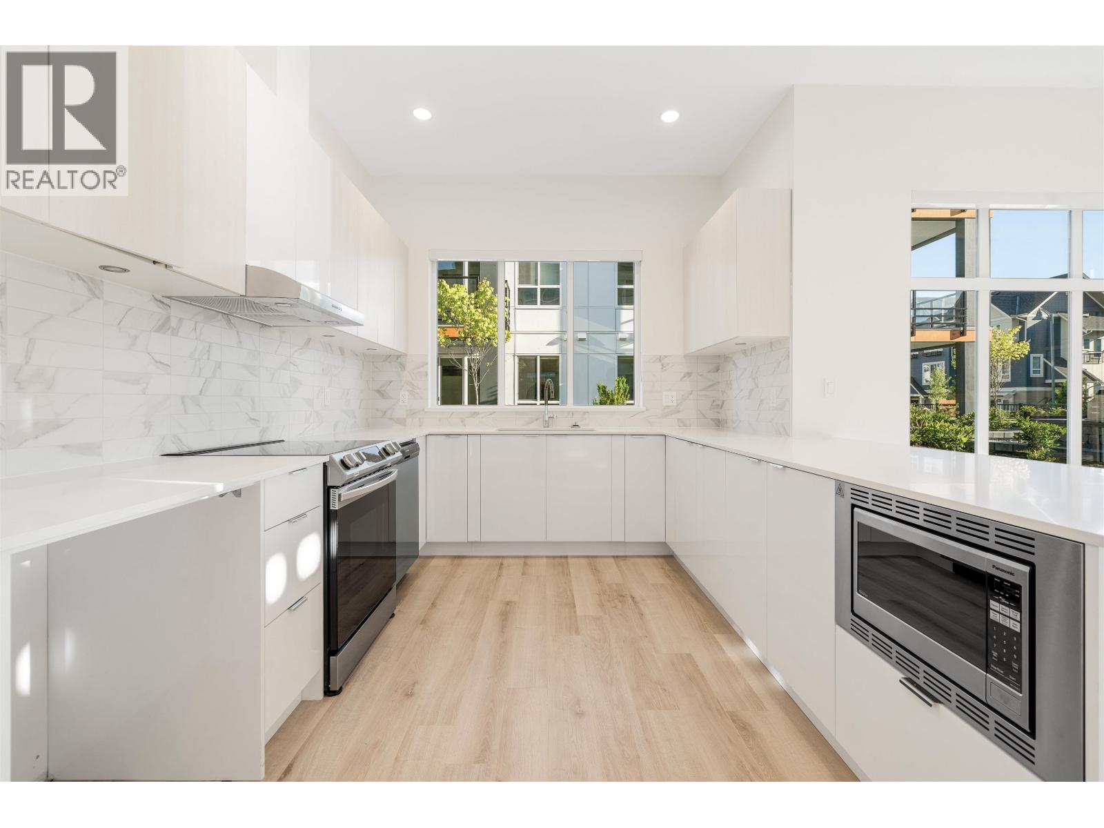 #227-1792 STARLING Drive, Delta