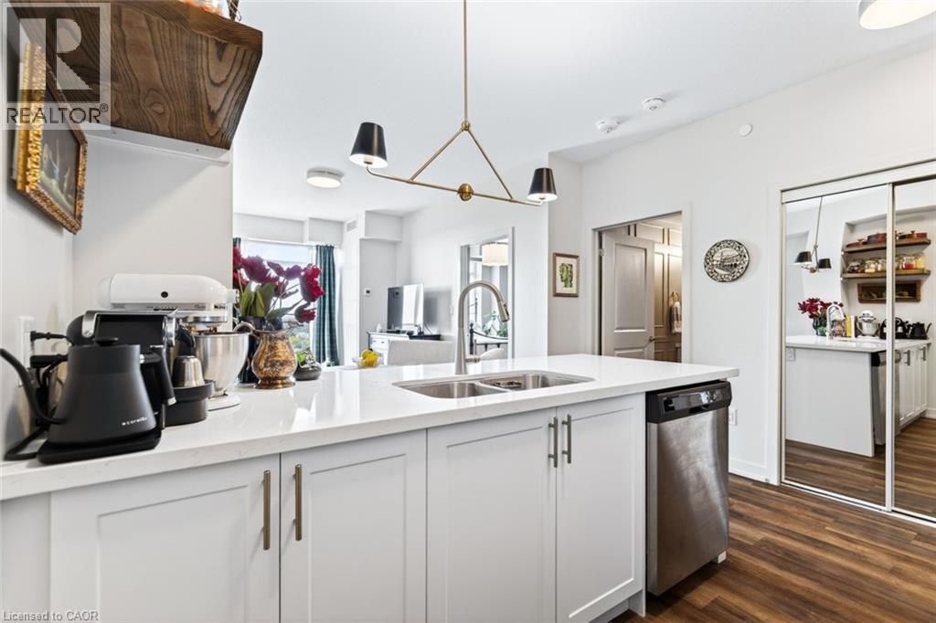 #714 450 DUNDAS Street E - 13