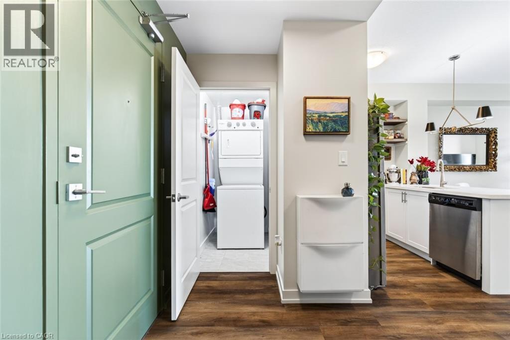 #714 450 DUNDAS Street E - 30