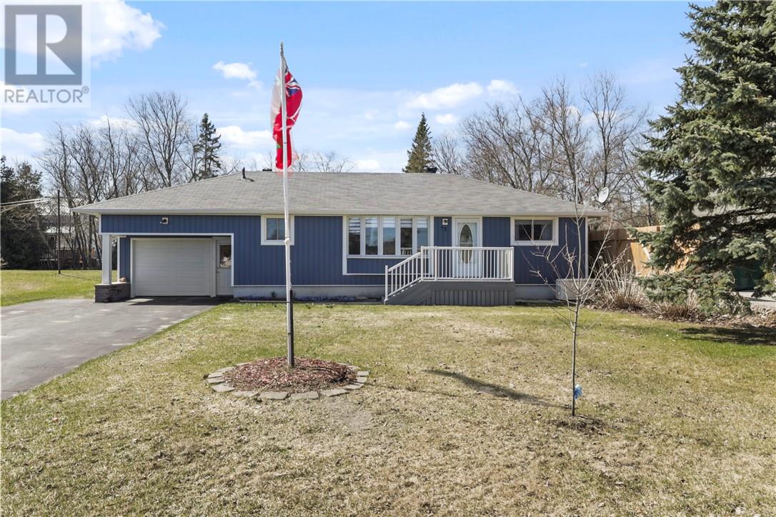 53 WALCOT Street, Little Current, Ontario, P0P1K0 — Photo 2