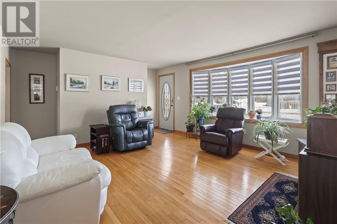 53 WALCOT Street, Little Current, Ontario, P0P1K0 — Photo 8