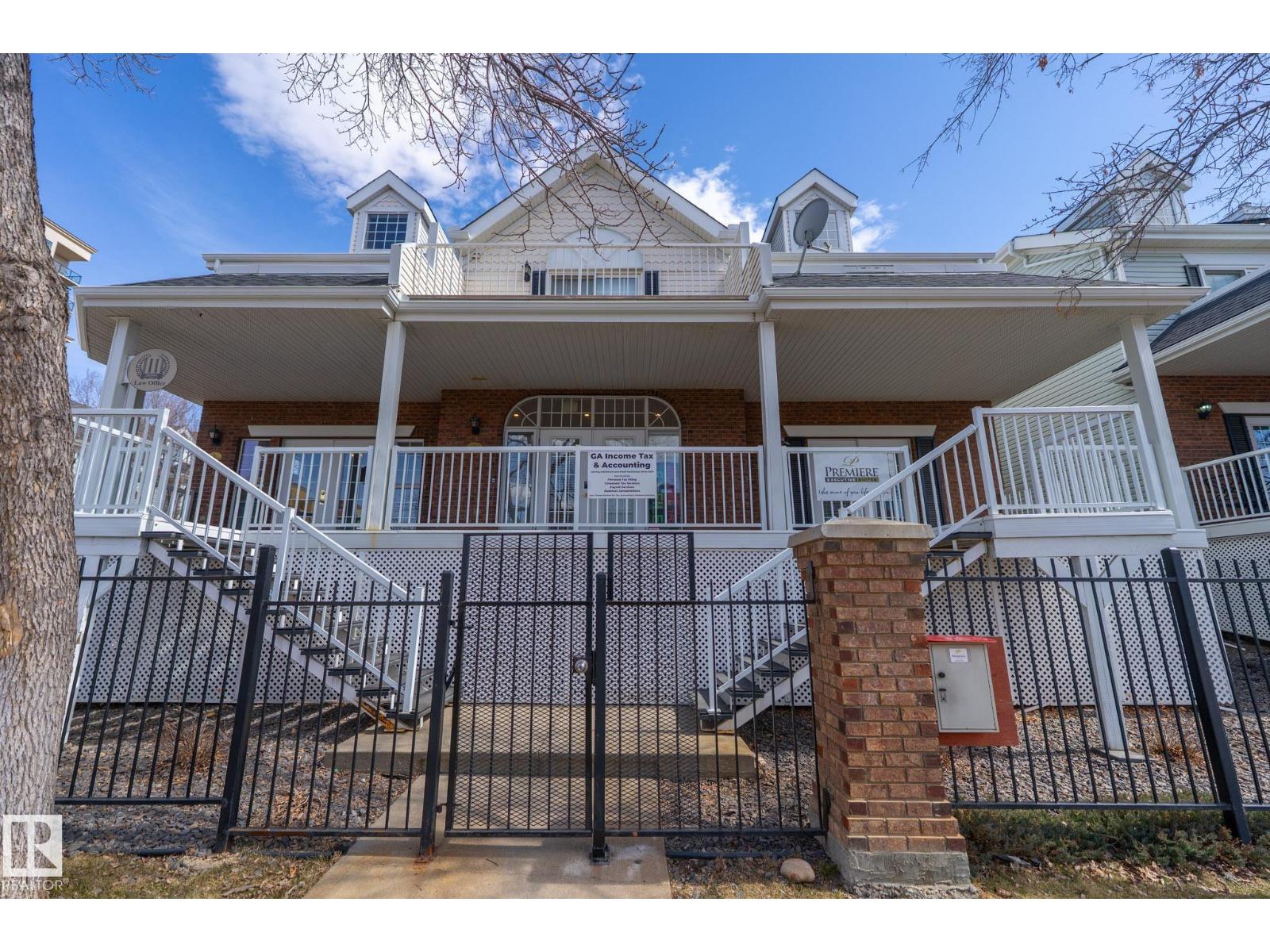 #3 10235 111 ST NW - 17