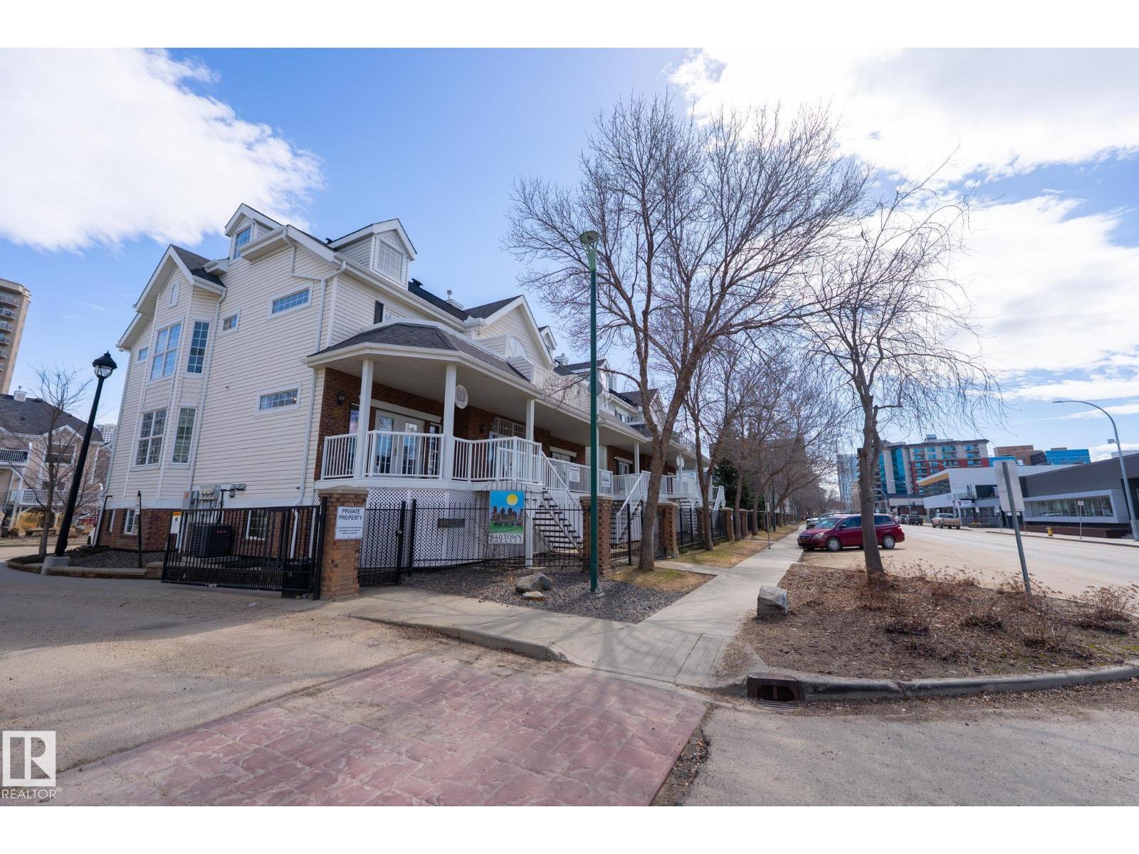 #3 10235 111 ST NW - 19
