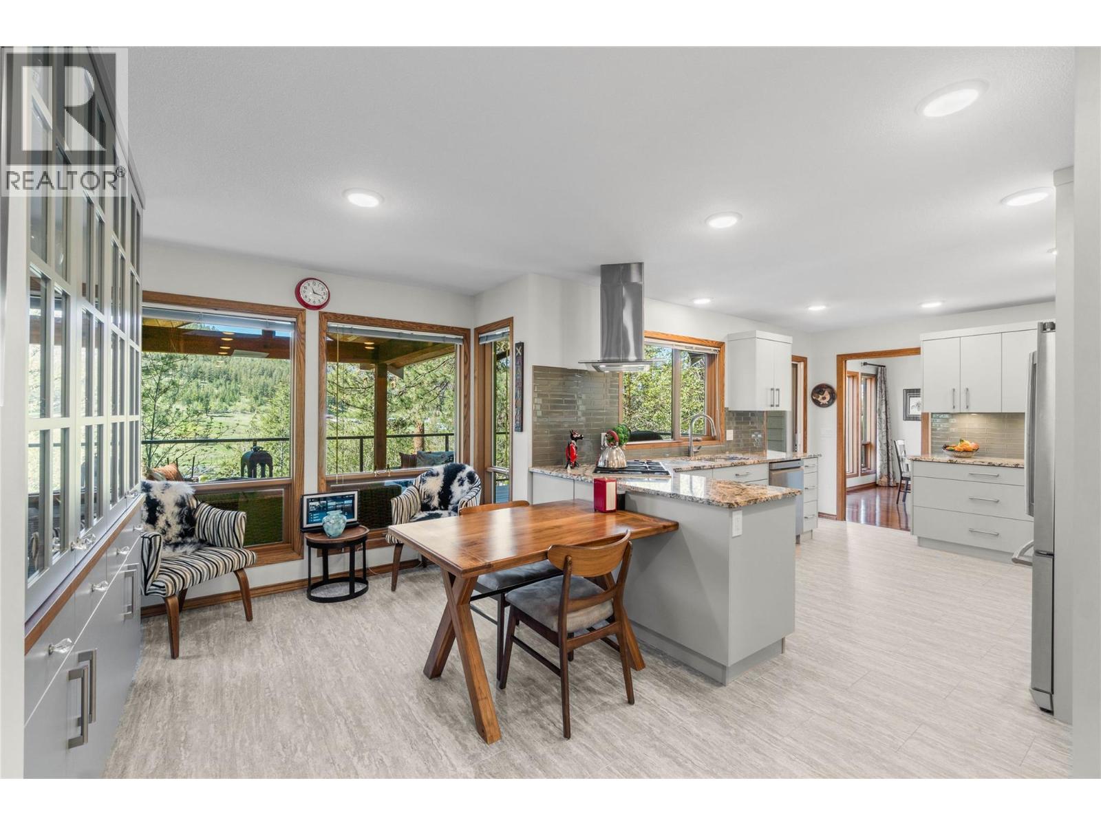 6828 Barnhartvale Road - 10