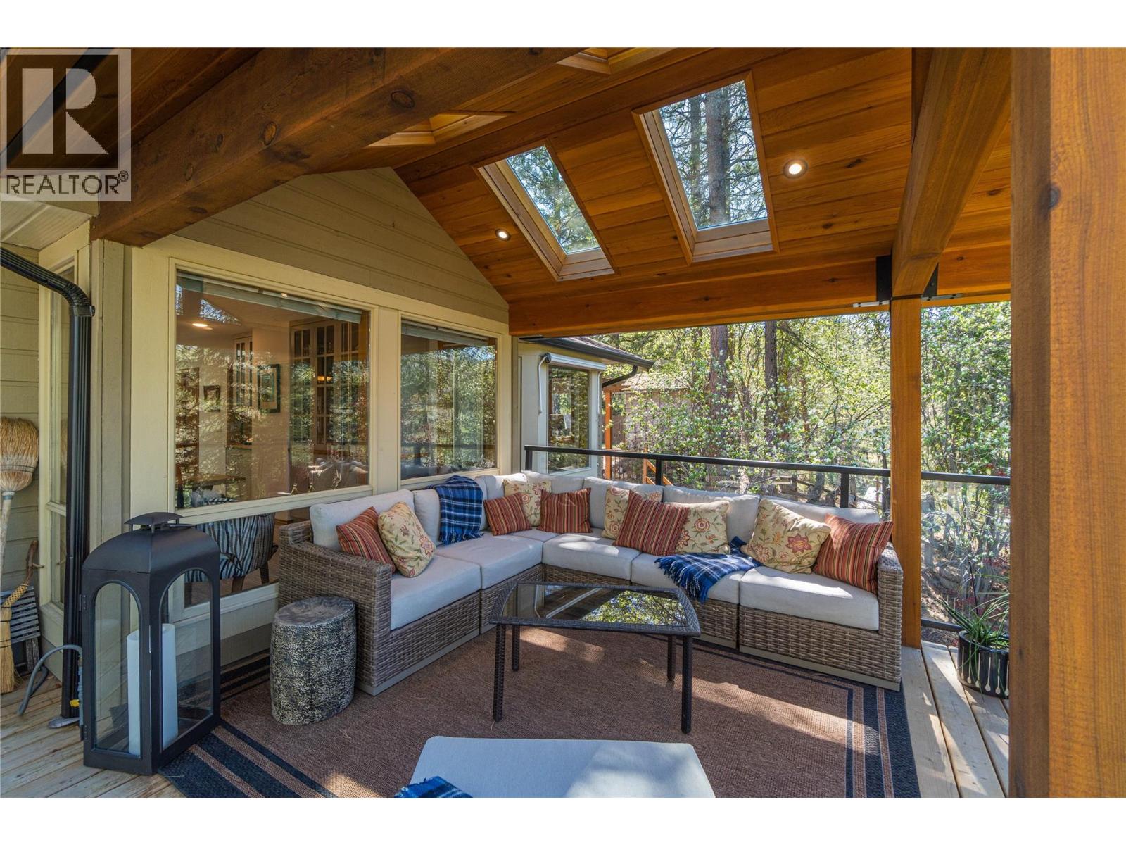 6828 Barnhartvale Road - 15