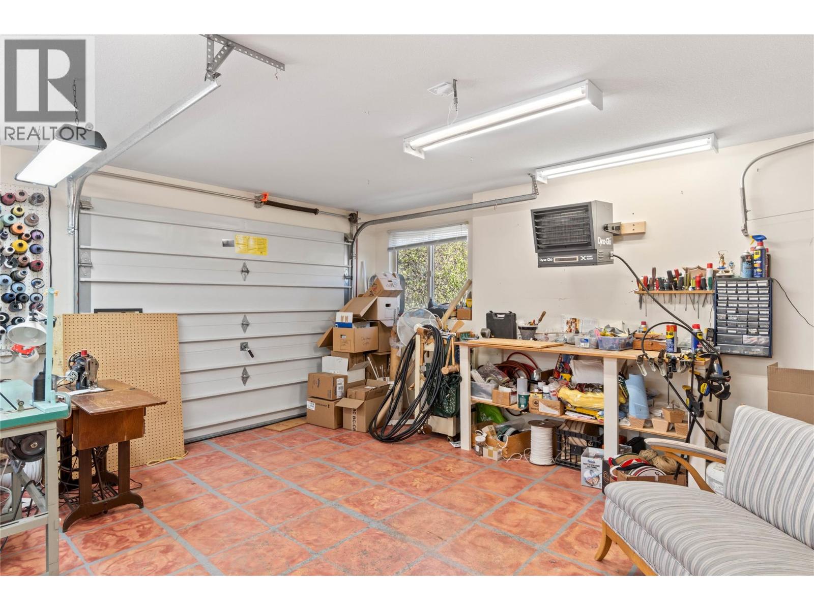 6828 Barnhartvale Road - 45