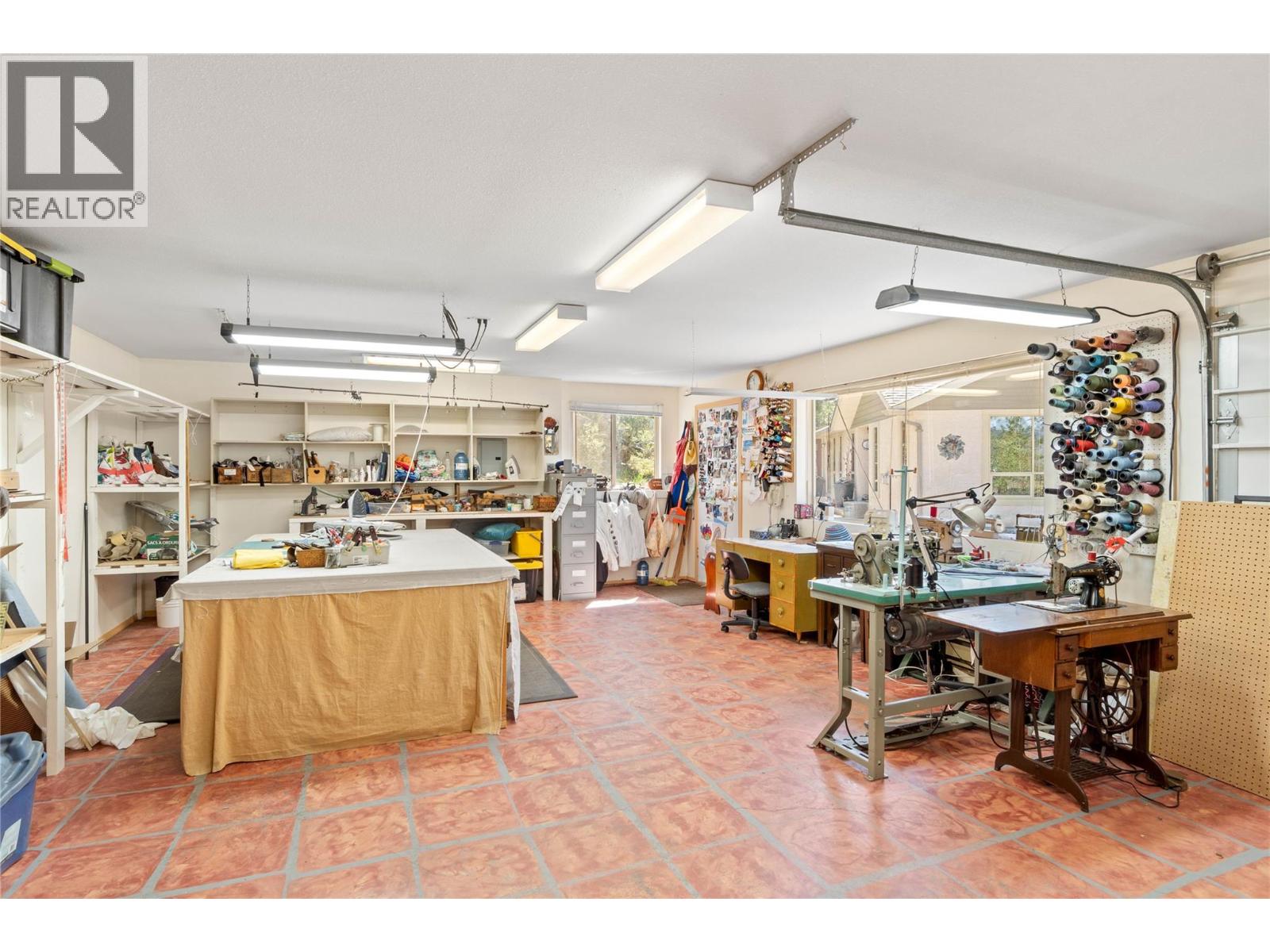 6828 Barnhartvale Road - 46