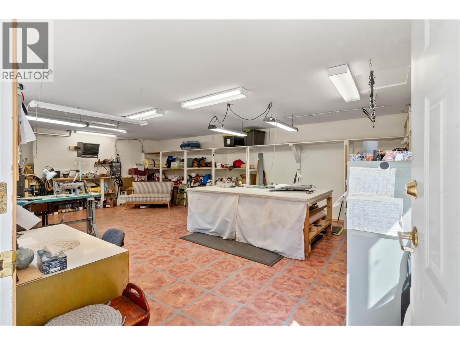 6828 Barnhartvale Road - 47