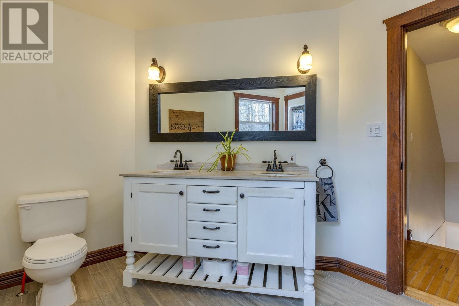 29 Robie Avenue - 32