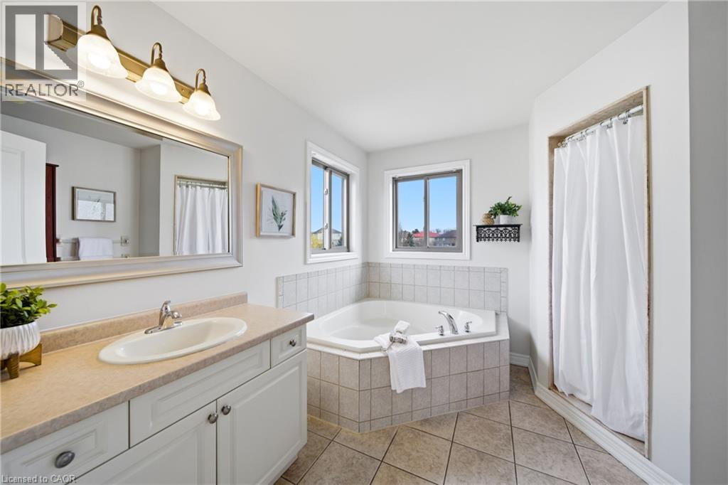 189 CLOVERLEAF Drive - 33