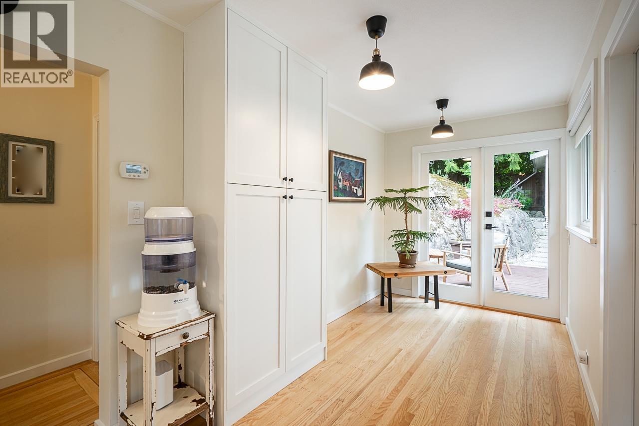6577 MARINE DRIVE, West Vancouver