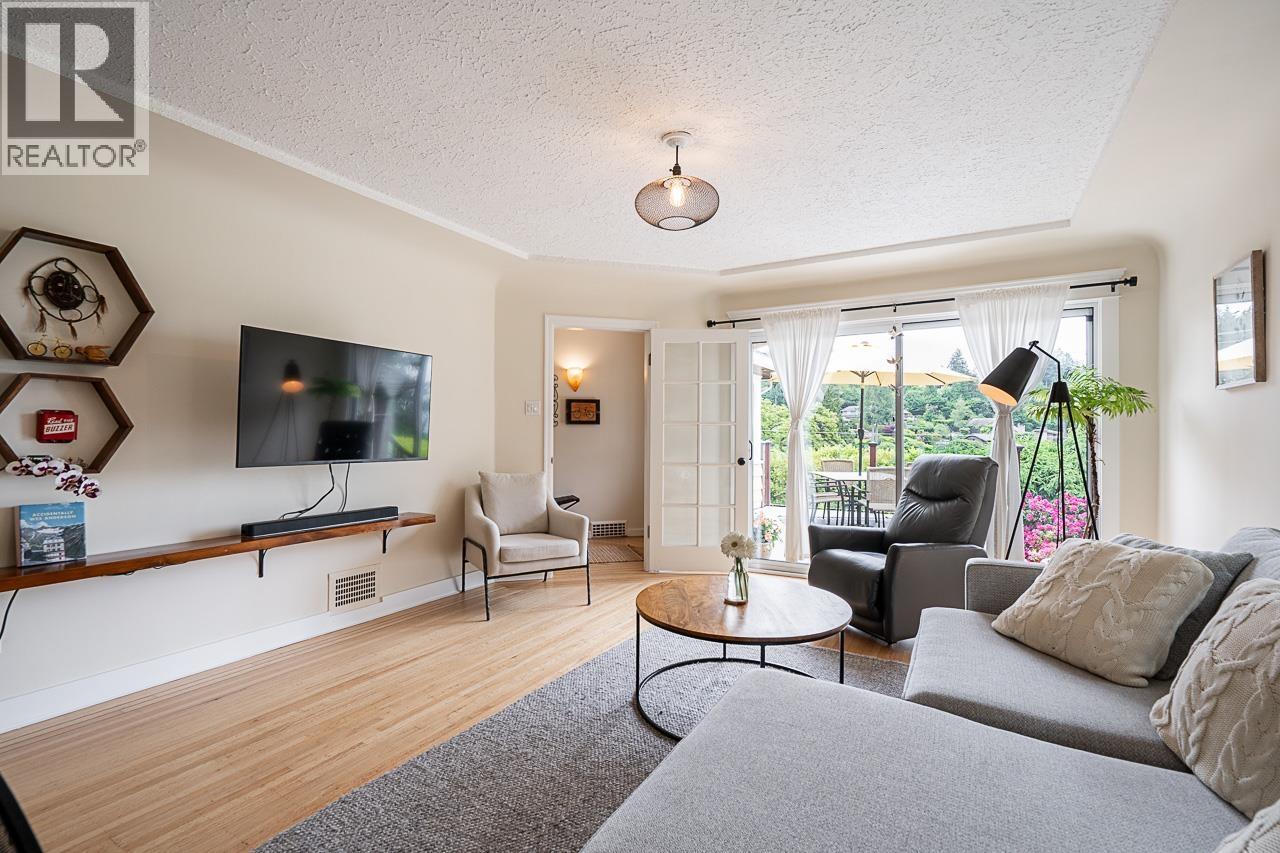 6577 MARINE DRIVE, West Vancouver