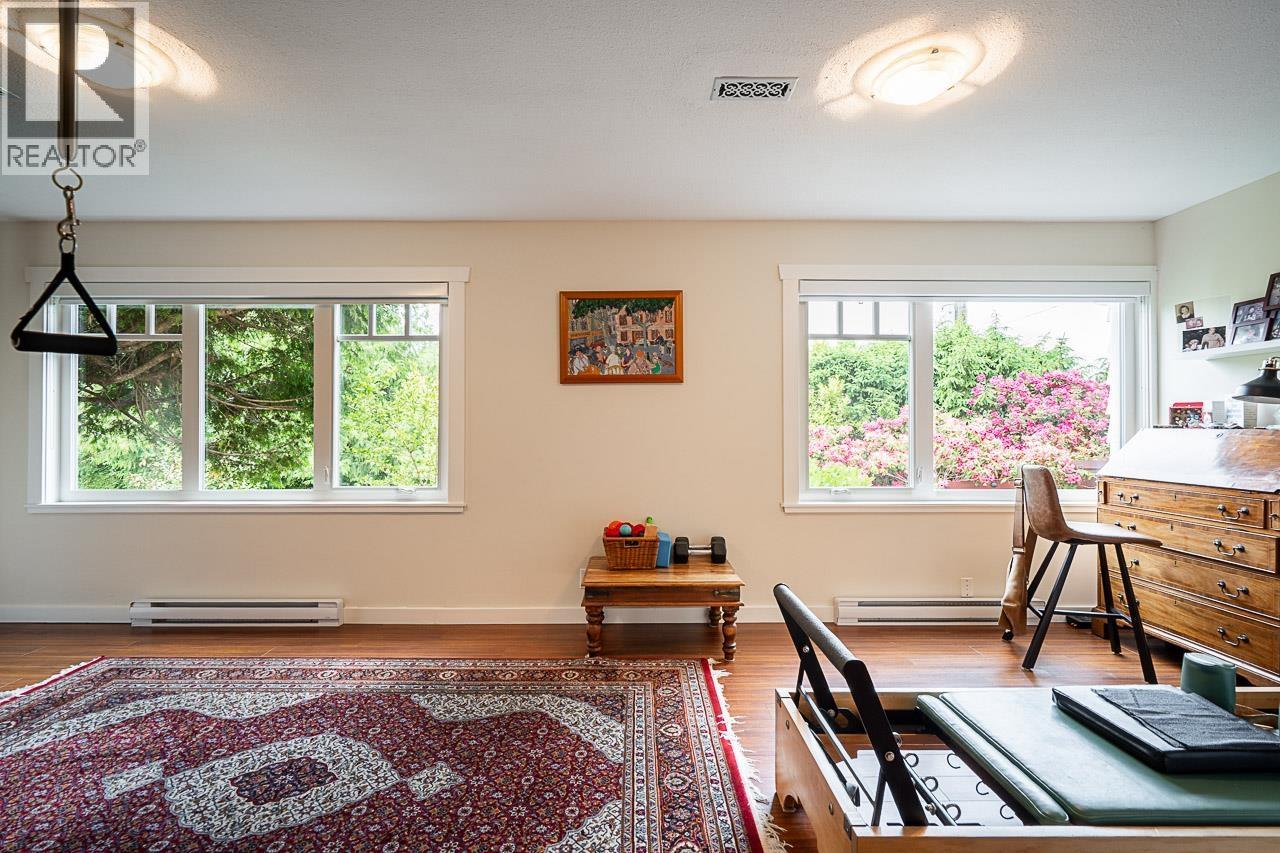 6577 MARINE DRIVE, West Vancouver