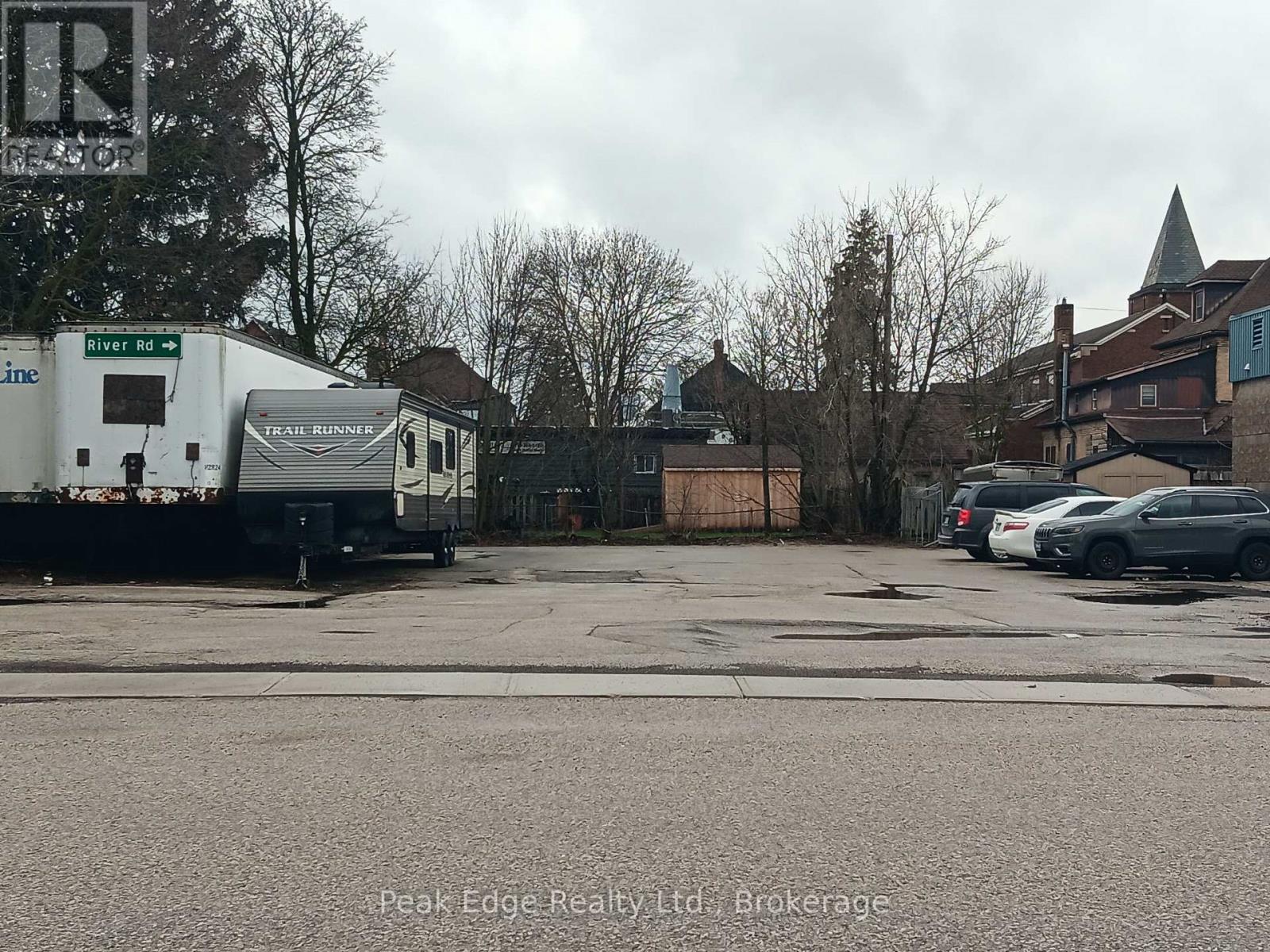 Vaccant commercial lot