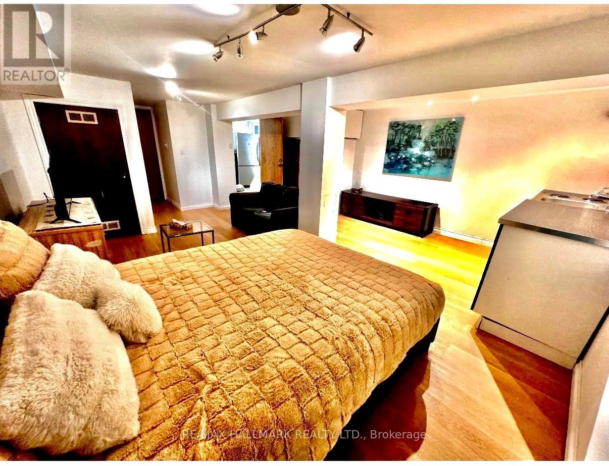 910 EGLINTON AVENUE E - 11