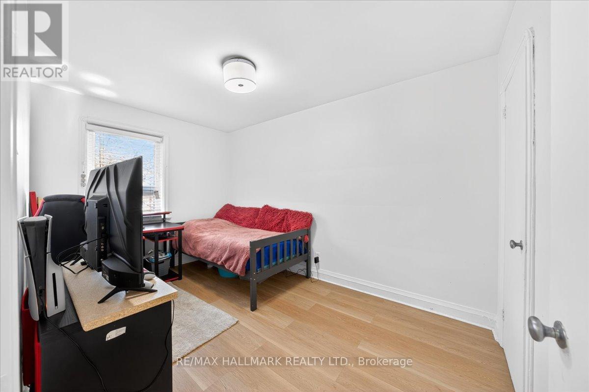 910 EGLINTON AVENUE E - 8