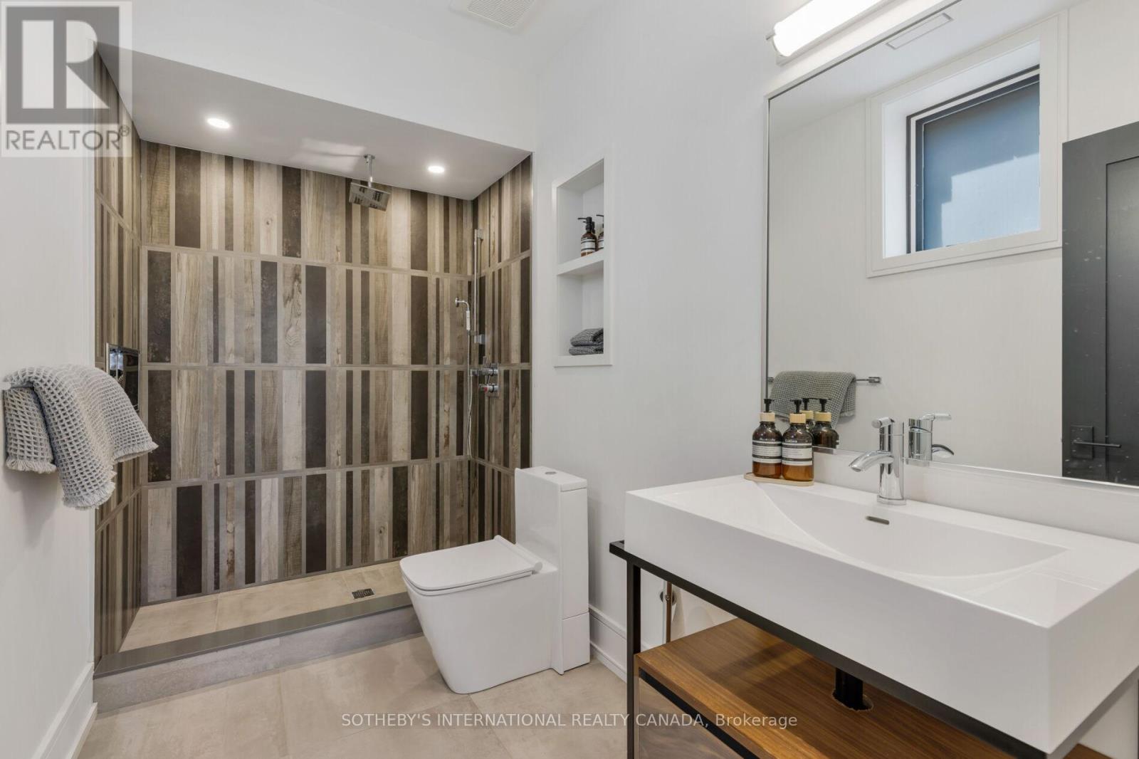 85 KINGSWAY CRESCENT - 40