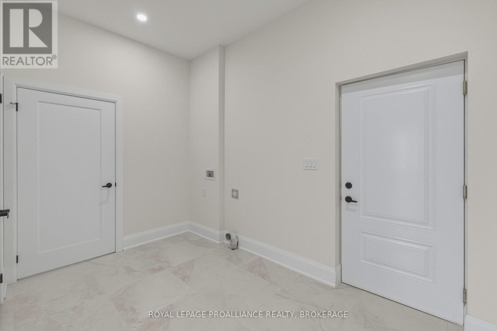 138 HINEMAN STREET — photo 25