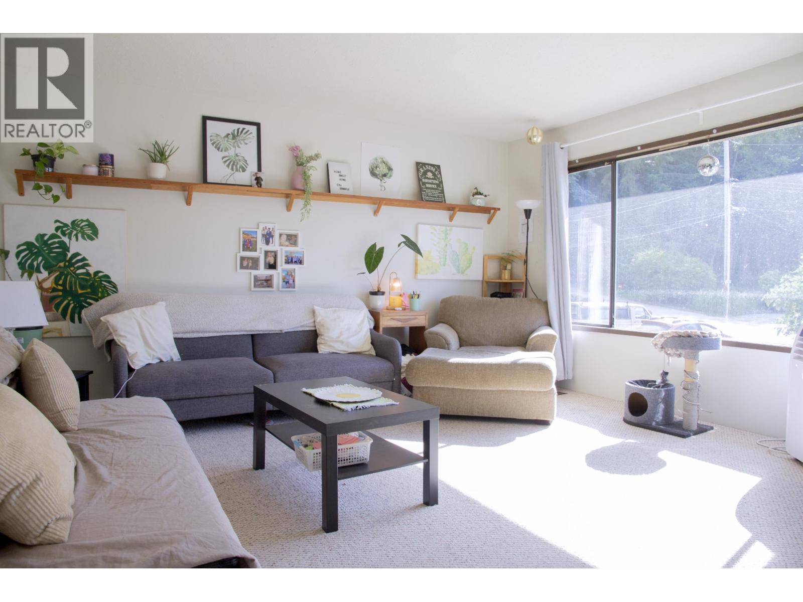 5754 BINNACLE AVENUE, Sechelt