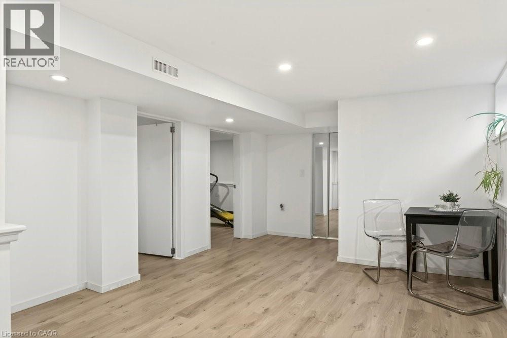 9 MORTON Avenue - 32