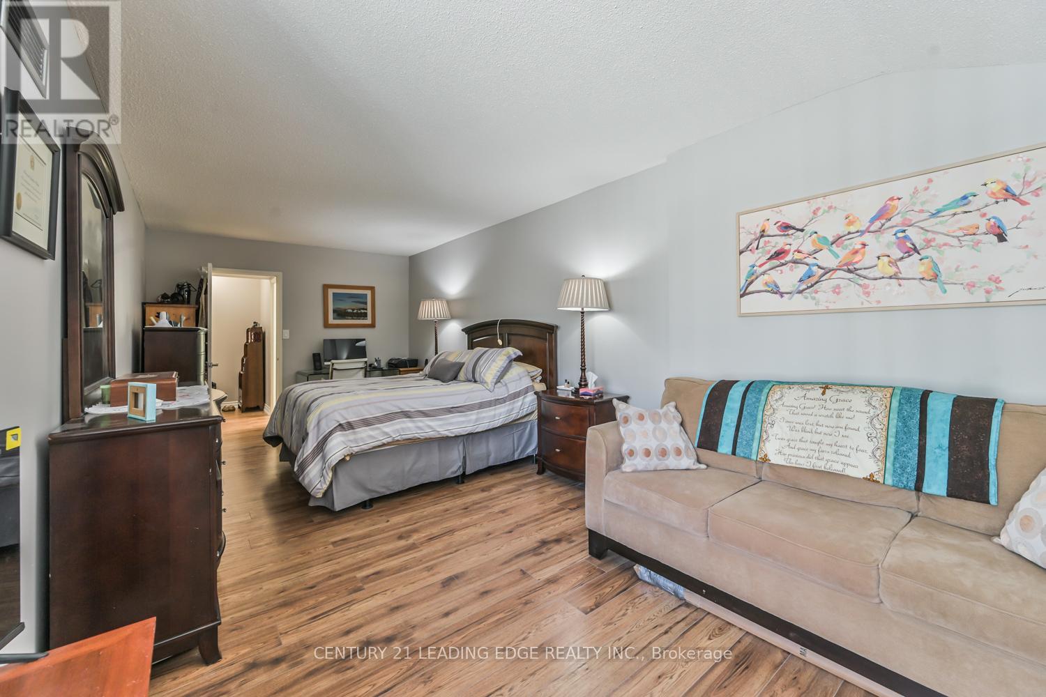 PH13 - 100 ANNA RUSSELL WAY — photo 18