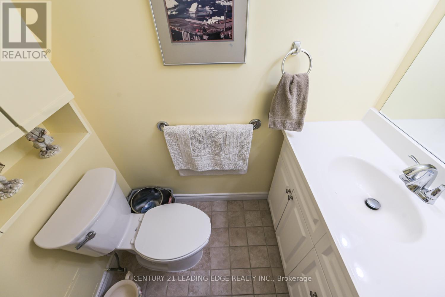 PH13 - 100 ANNA RUSSELL WAY — photo 23