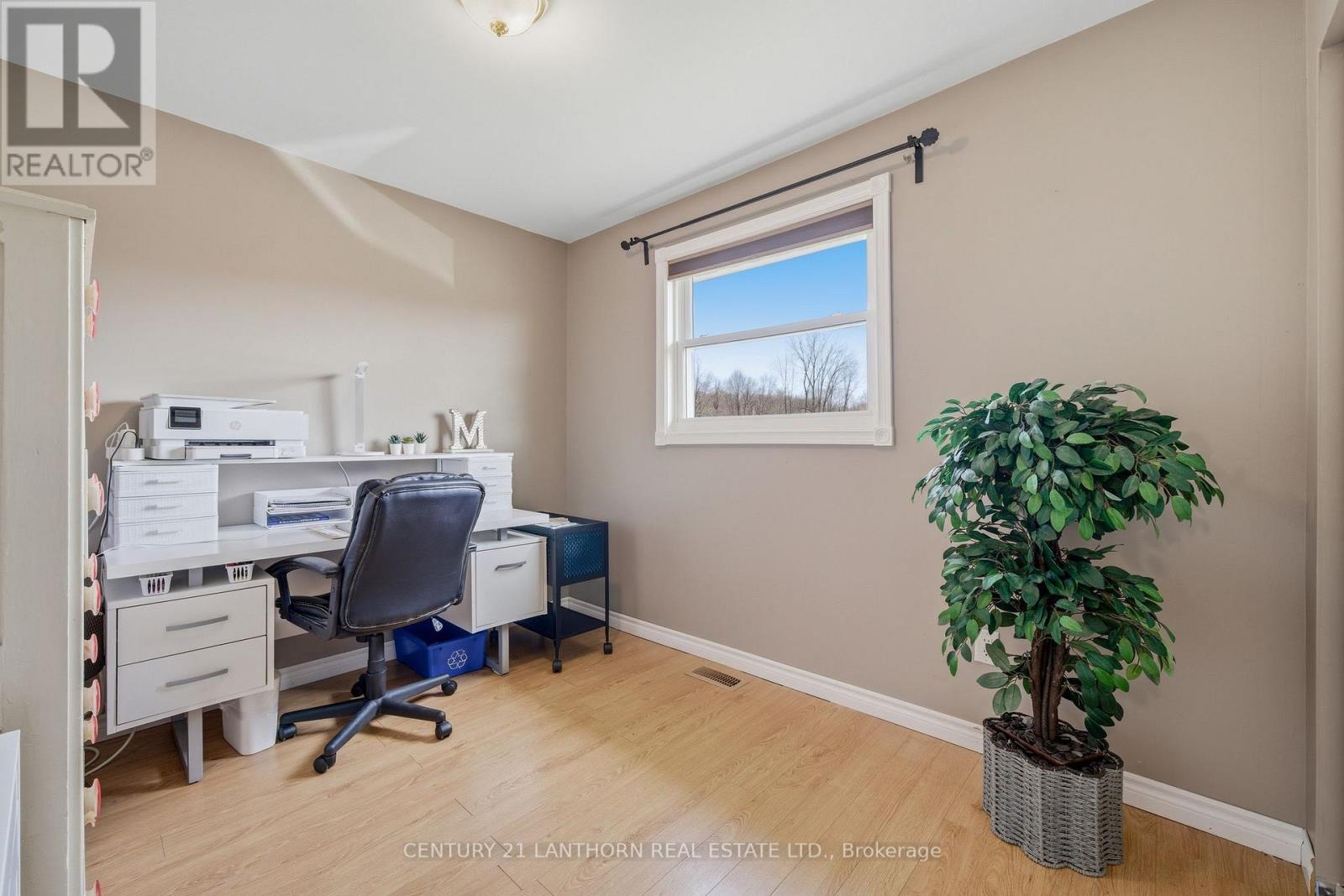 656 A COOPER ROAD - 24