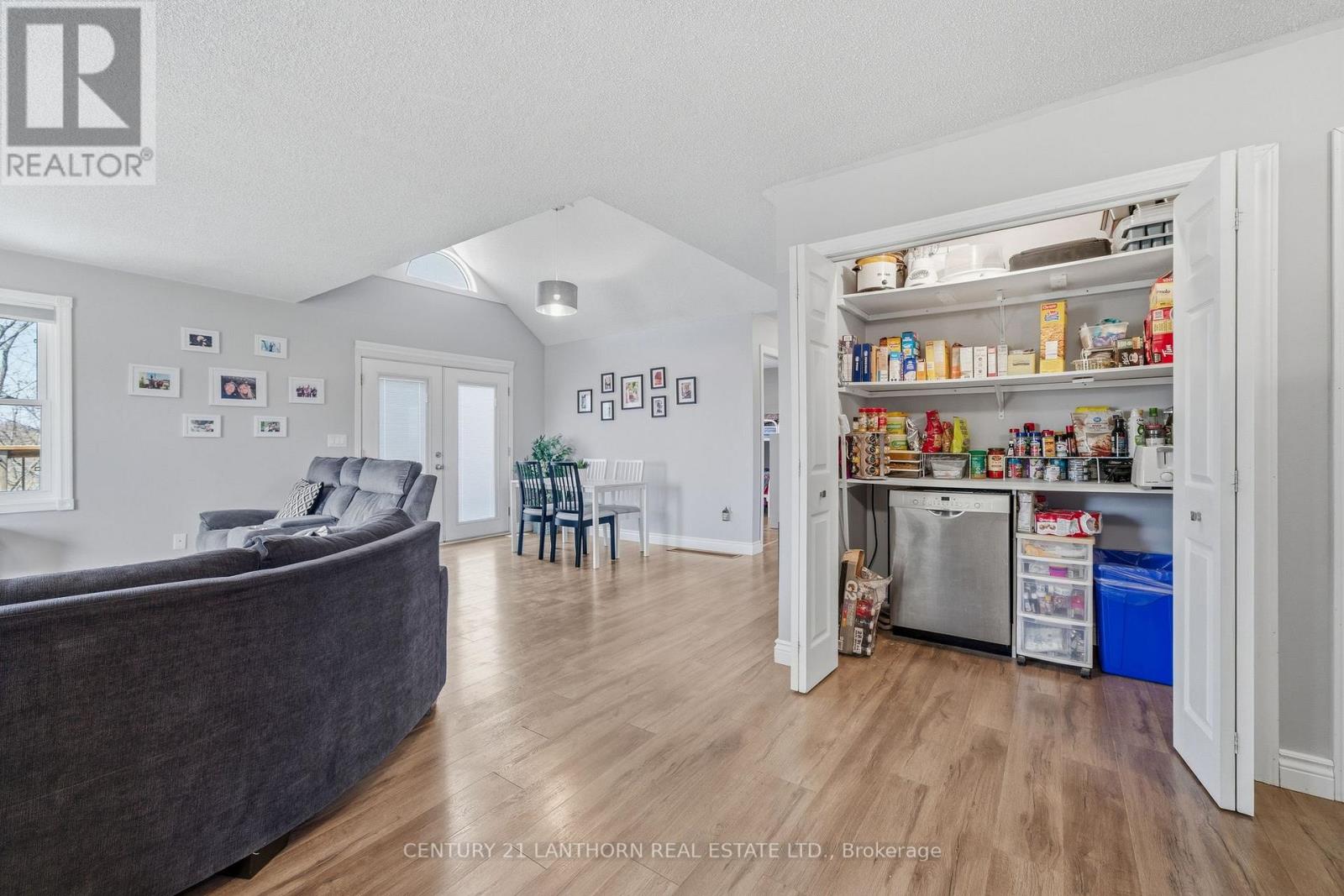 656 A COOPER ROAD - 22