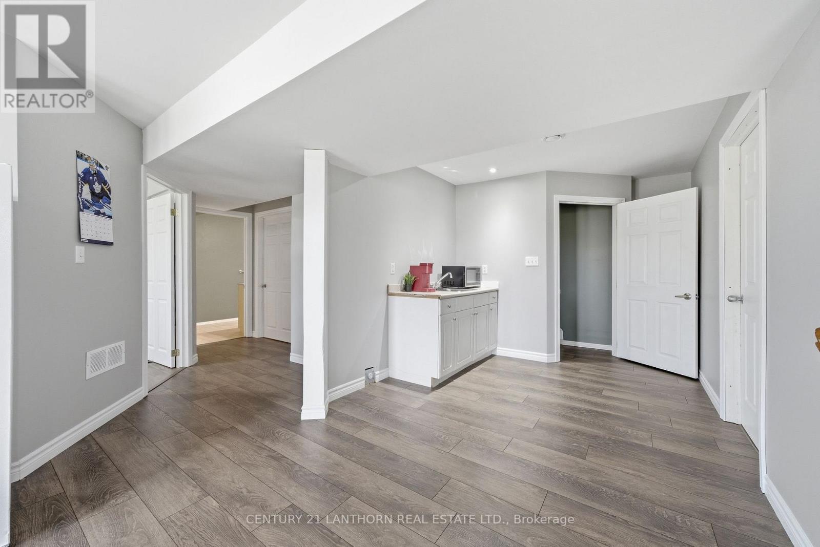 656 A COOPER ROAD - 32