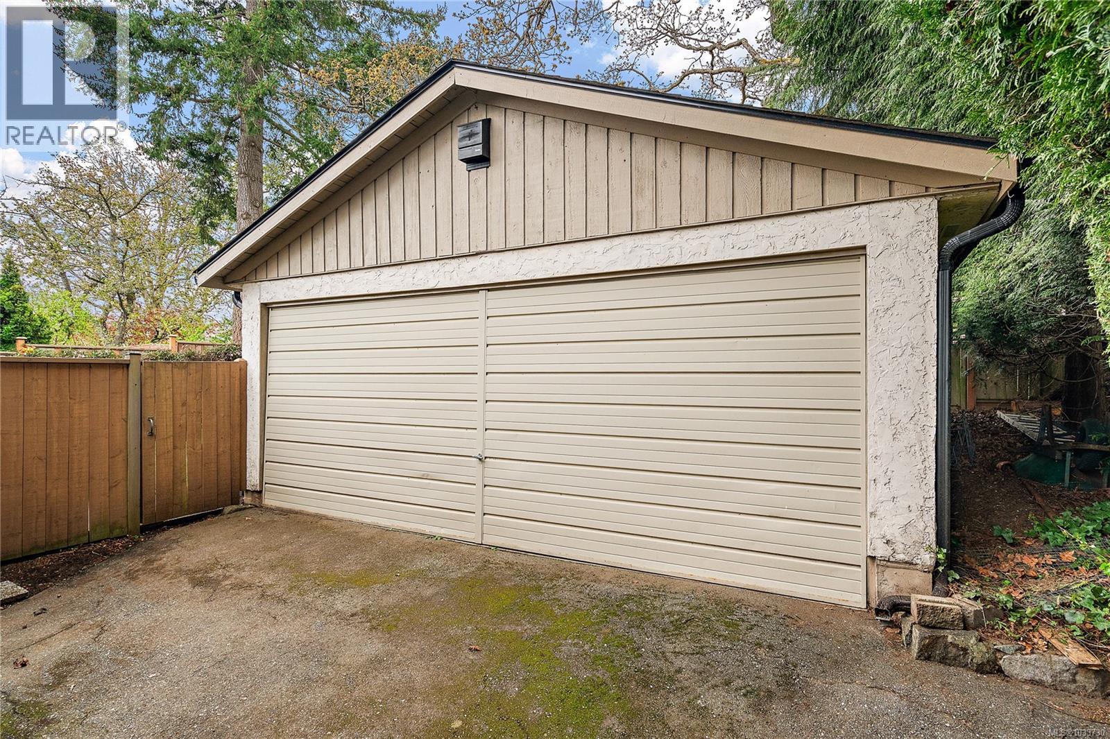 3450 Doncaster Dr - 17