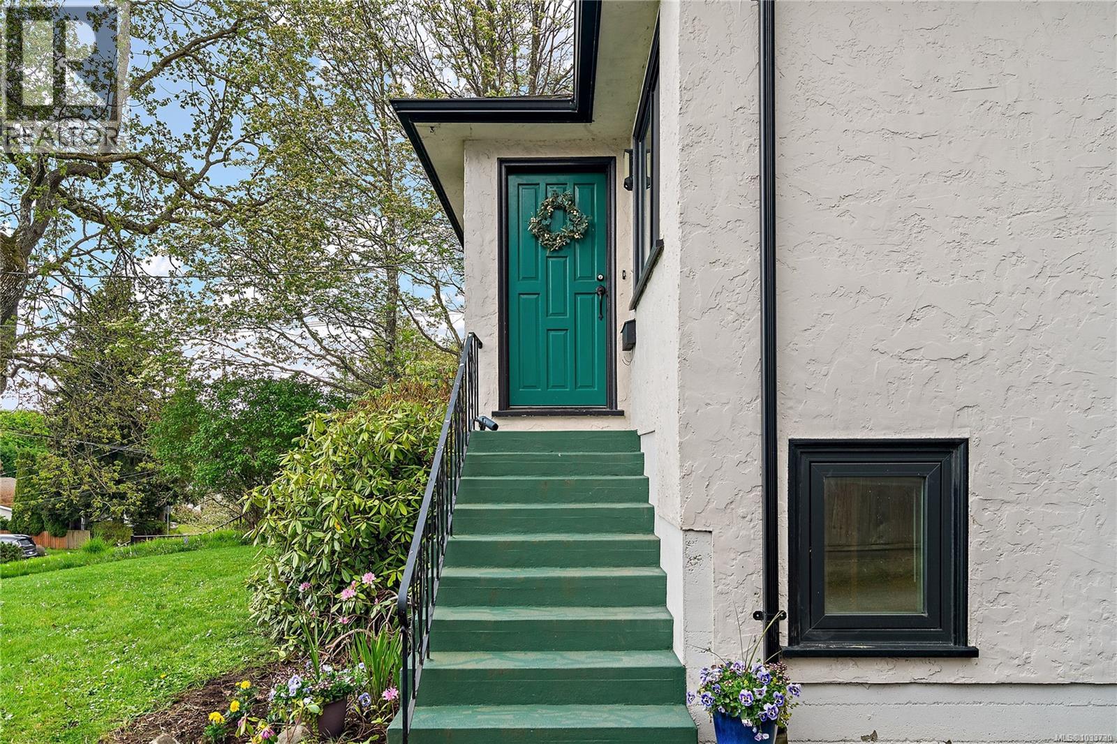 3450 Doncaster Dr - 3