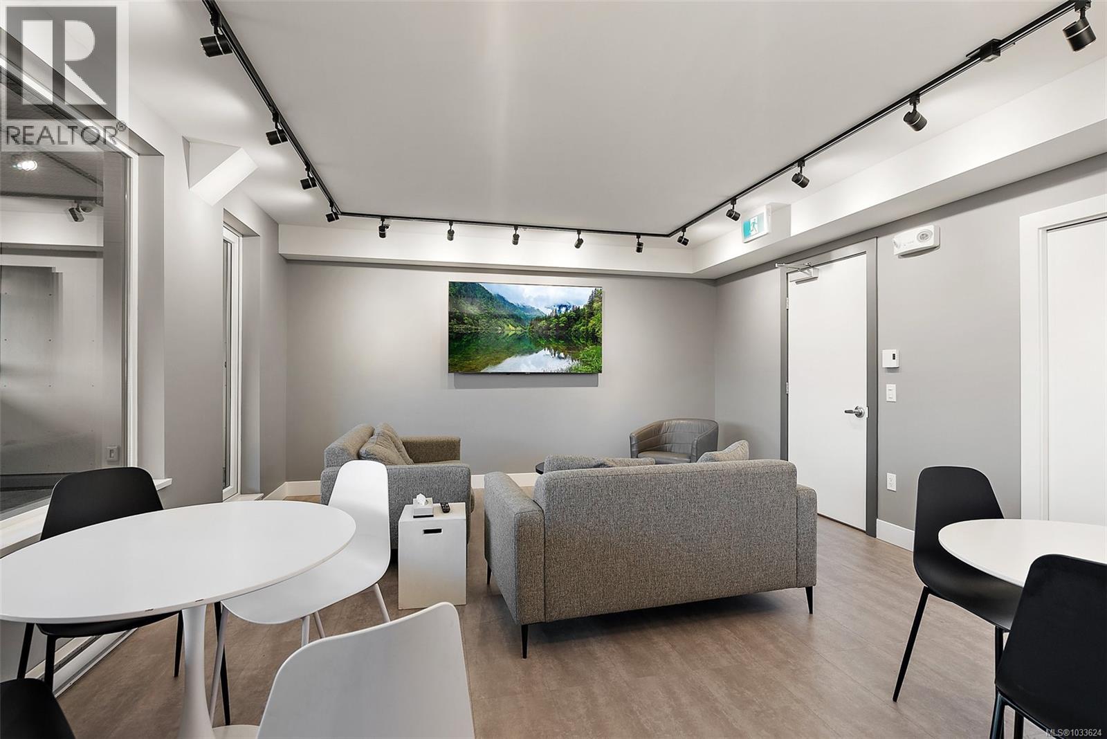 #203 2461 Sidney Ave - 25