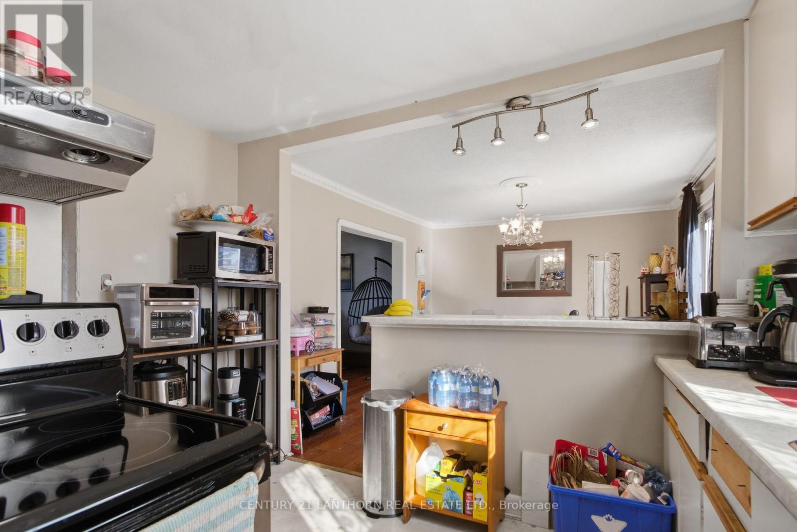 1 CLARKE BOULEVARD — photo 15