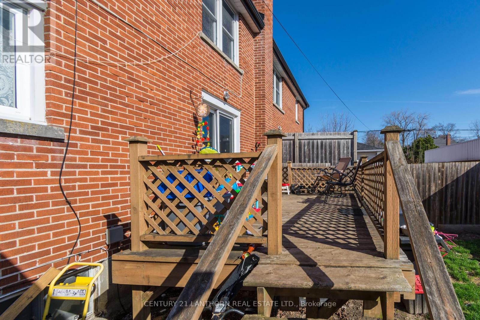 1 CLARKE BOULEVARD — photo 24