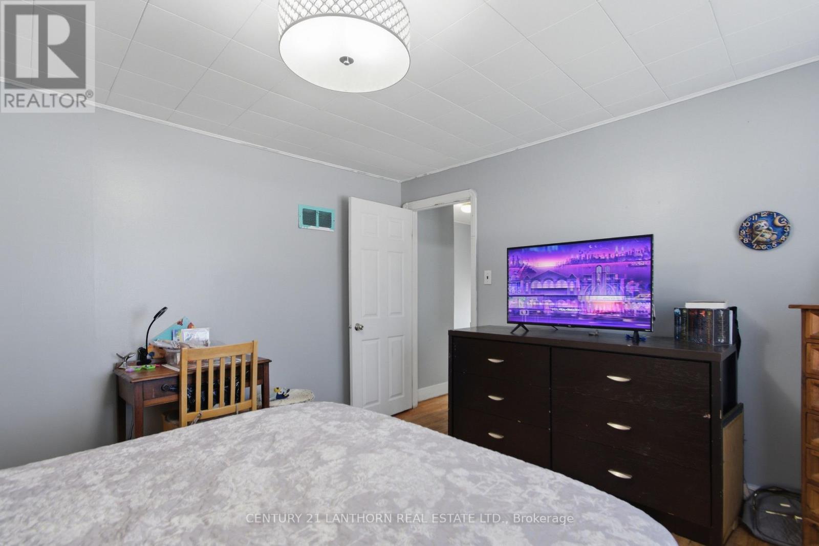 1 CLARKE BOULEVARD — photo 17