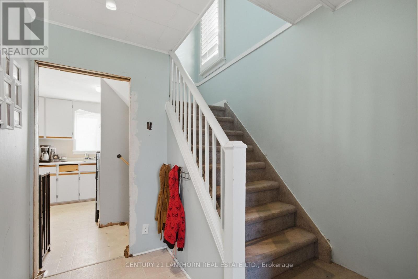 1 CLARKE BOULEVARD — photo 9