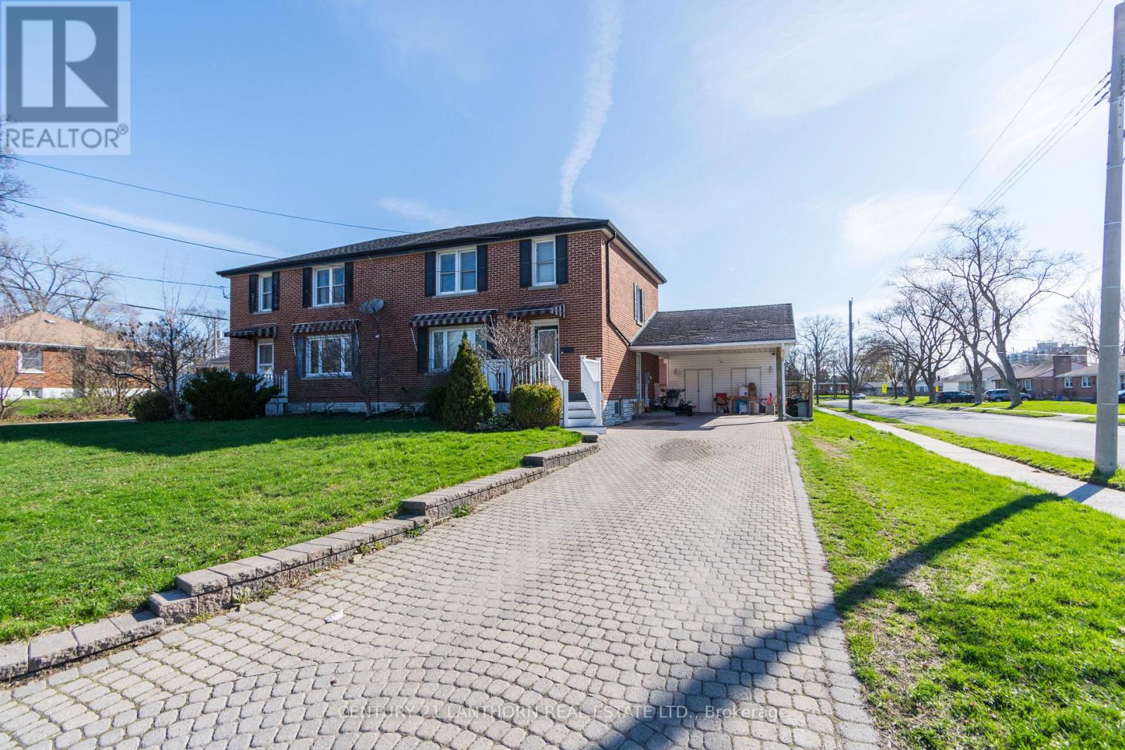 1 CLARKE BOULEVARD — photo 6