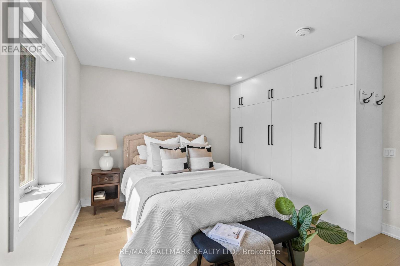 136 LOTHIAN AVENUE — photo 18