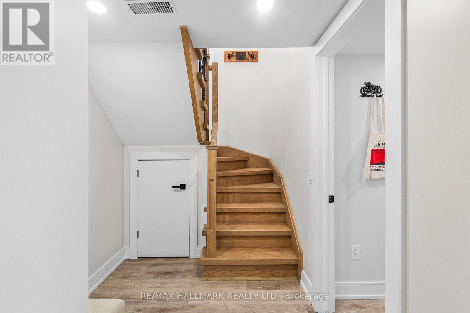 136 LOTHIAN AVENUE — photo 23