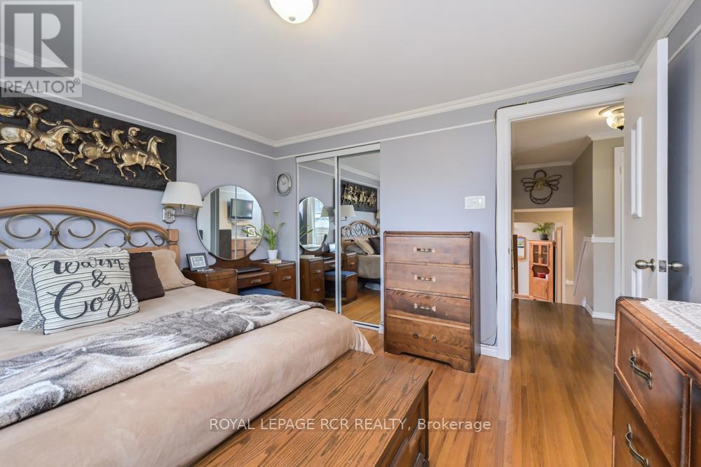 5 LAWRENCE AVENUE W - 16