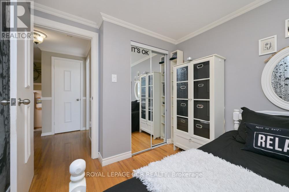 5 LAWRENCE AVENUE W - 19
