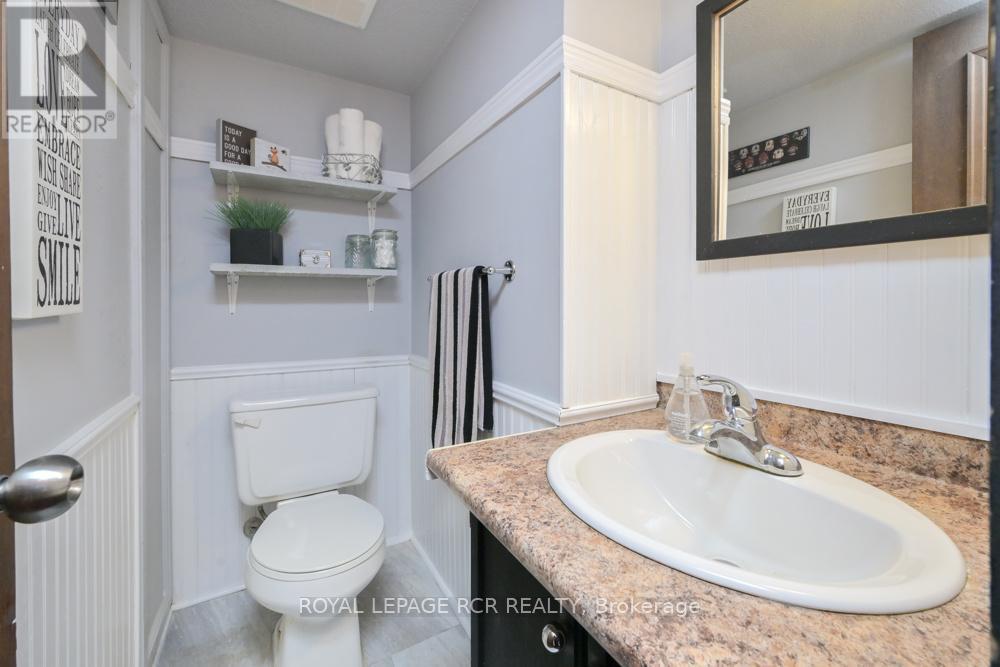 5 LAWRENCE AVENUE W - 23