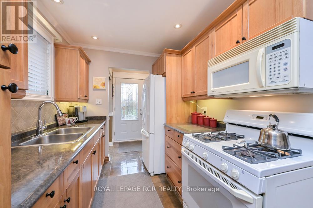 5 LAWRENCE AVENUE W - 6