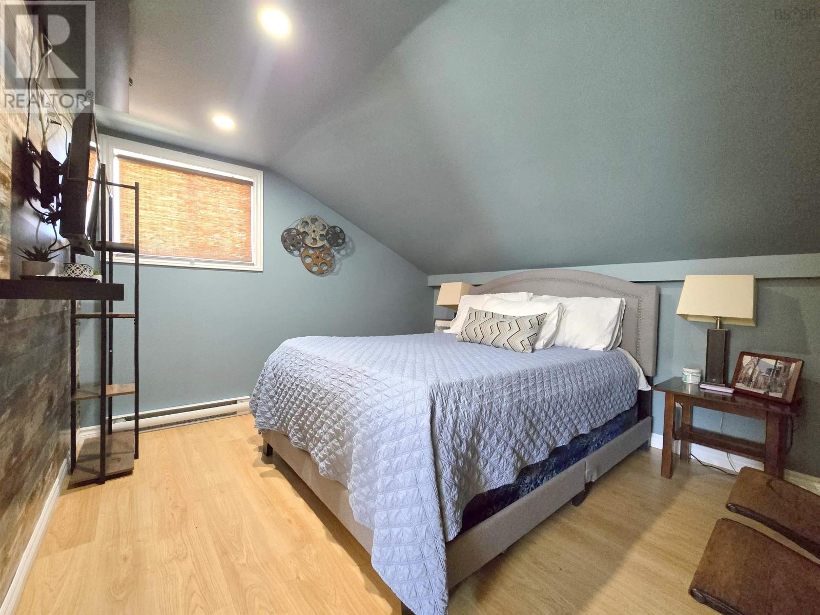 Property 23 of 38 of 13 West Victoria Street