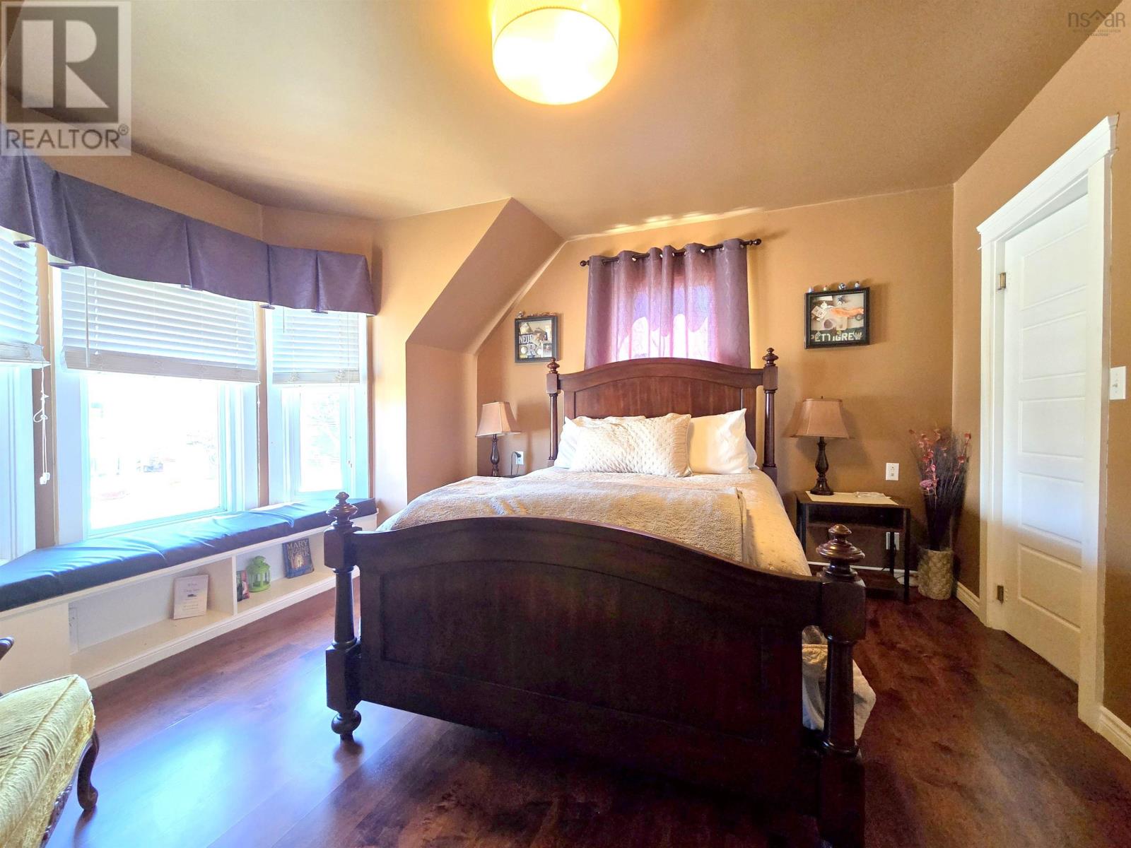 Property 25 of 38 of 13 West Victoria Street