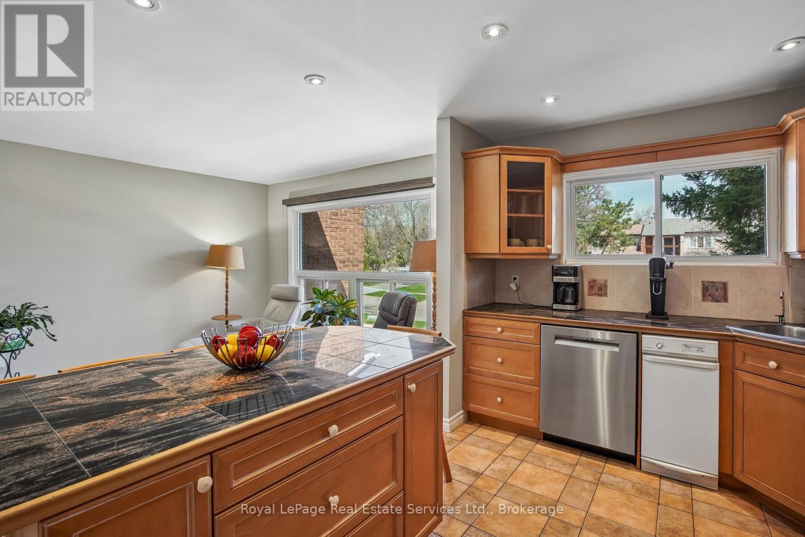 Eat-In Kitchen